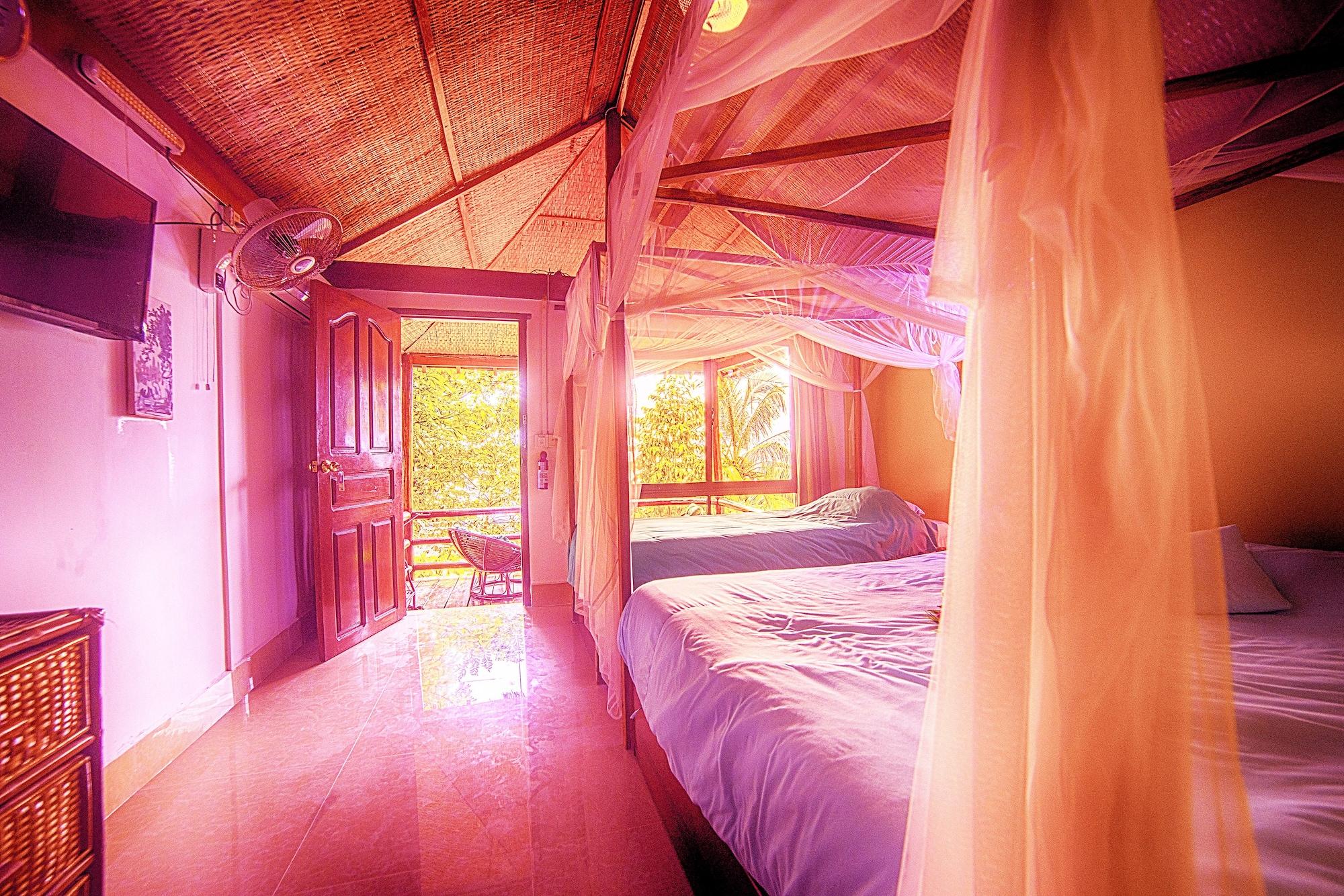 Above Us Only Sky Hotel สีหนุวิลล์ ภายนอก รูปภาพ