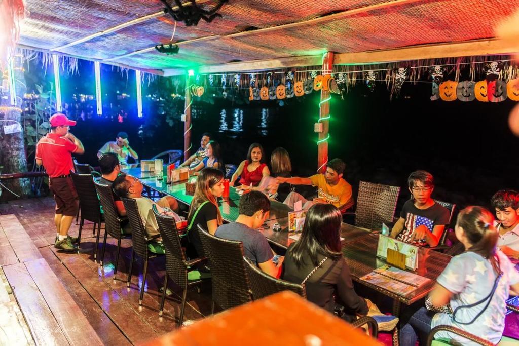 Above Us Only Sky Hotel สีหนุวิลล์ ภายนอก รูปภาพ