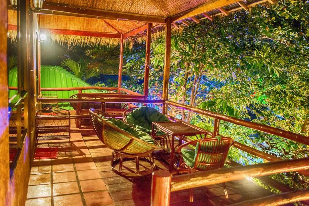 Above Us Only Sky Hotel สีหนุวิลล์ ภายนอก รูปภาพ